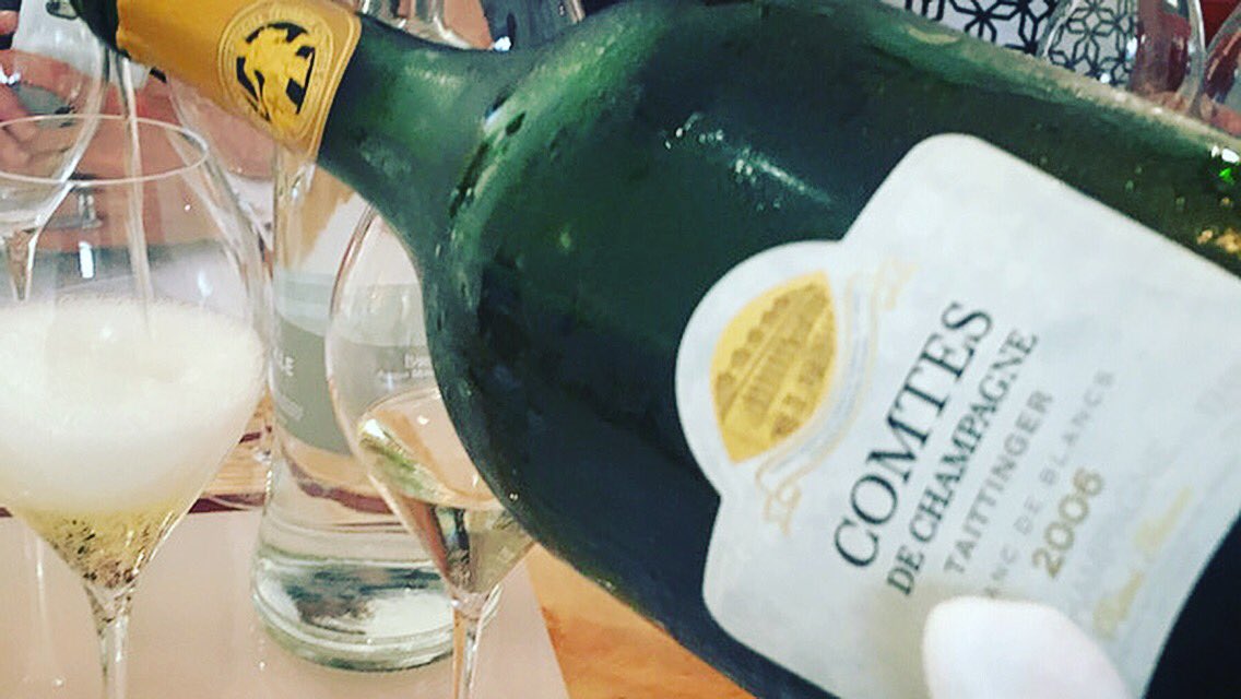 s_longinotti's tweet photo. 🍾In Italia allo #champagne Taittinger ci pensa Domori 🥂 Te lo videoracconto fra bollicine, cioccolato e ☕️ https://t.co/PSsfw8o1D4 https://t.co/c2AMoIHrcu