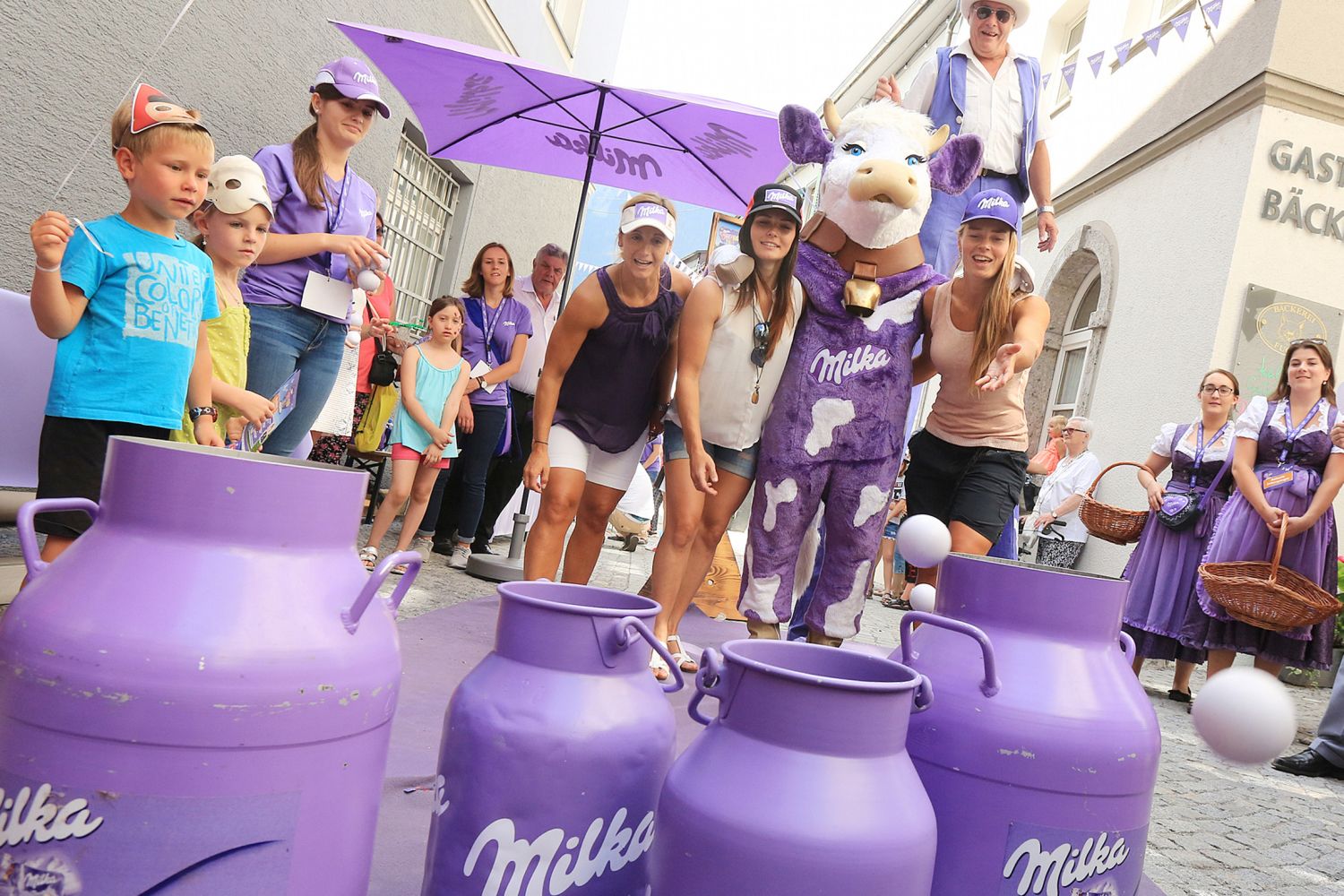 Mondelēz Intl on X: Fun, action & lots of sweet Milka highlights! 30k Milka  fans & our MilkaSkiStars enjoyed the 34th chocolate festival in Austria!  t.co8tEtD65uM6  X