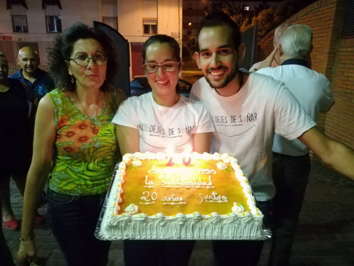 Os contamos la #TerrazaSolidaria en <a href="/ParroPSMerida/">Parroquia PS Mérida</a> una noche divertida con música en vivo, juegos y karaoke
asolidaridad.org/index.php/2017…