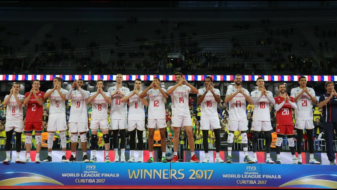 Benaggio21's tweet photo. Sur le podium, le soutien des volleyeurs français! Allez @Paris2024 ! @FlesselLaura #Paris2024 #Lausanne @francetvsport @TonyESTANGUET https://t.co/bcwjcTjjg6