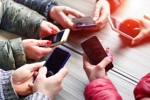 9% der Jugendlichen zeigen problematisches Onlineverhalten. Diese Faktoren wirken begünstigend: ow.ly/BJKW30dwPfj #jamesfocus2017