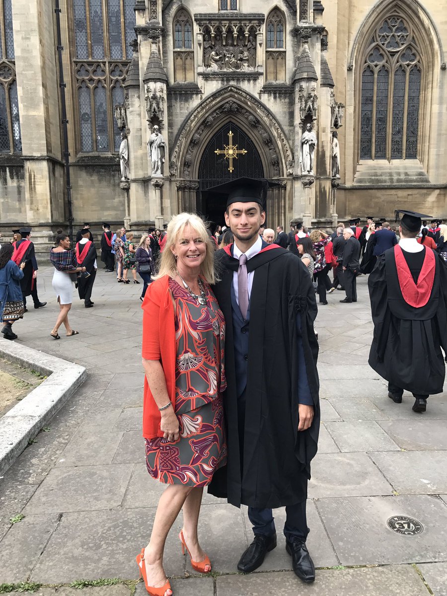 jspeedjunkie's tweet photo. #Graduation #Firstclass #Honours #veryproud #MummyDaddy https://t.co/PggAE34Wfr