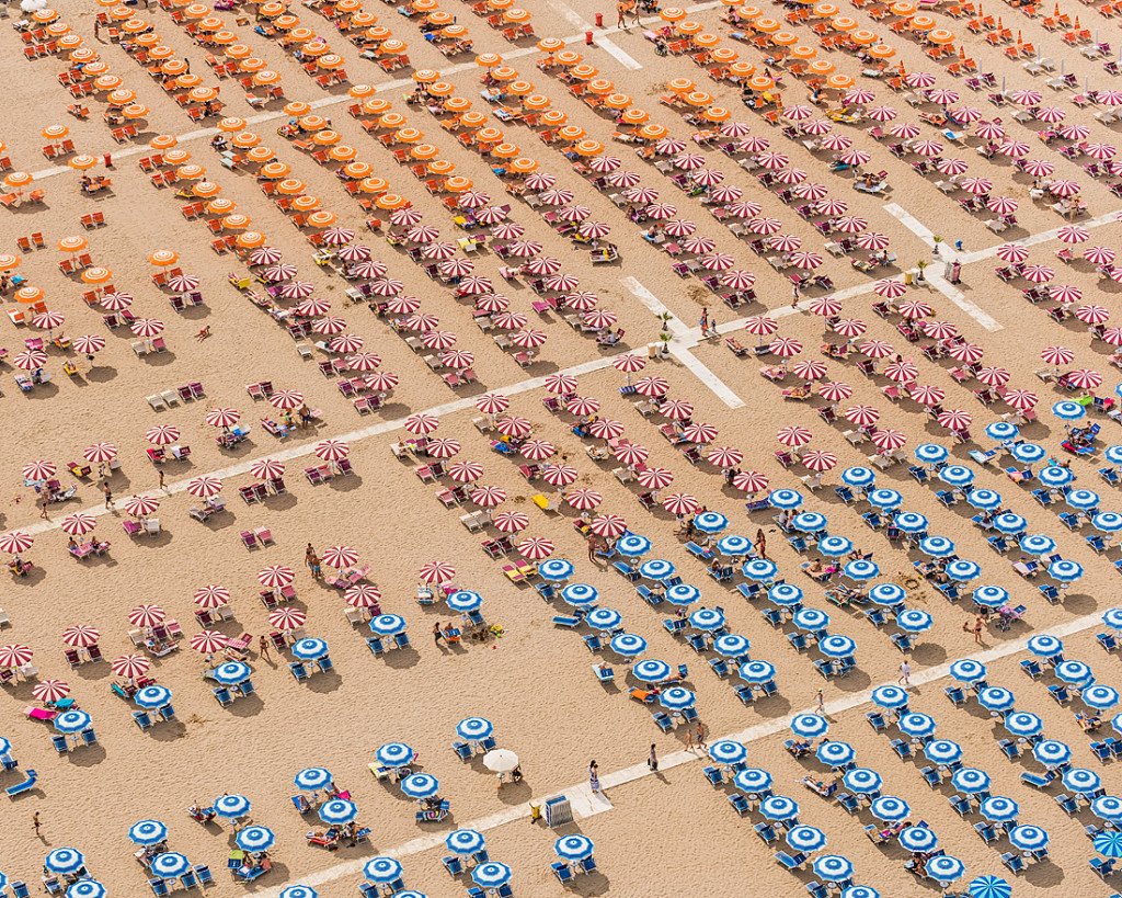 Stunning photos of Italy's summer beaches, which look even better from above wrd.cm/2sY8j6W