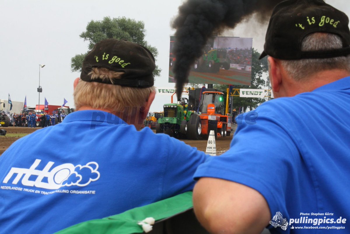 pullingpics's tweet photo. Pics of the @beachpull #Putten are online on https://t.co/BbjoSD37e5 #beachpull @ETPC #Eurocup @NTTO_NL #GrandNational #FullPull https://t.co/v5EiySQFnD