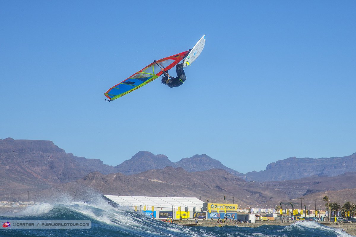 #FRAfunboard <a href="/TomTraversa/">Thomas Traversa</a> occupe pour l'instant la 3e place du classement provisoire de l'étape de Coupe du Monde Vague à Gran Canaria 💪💪