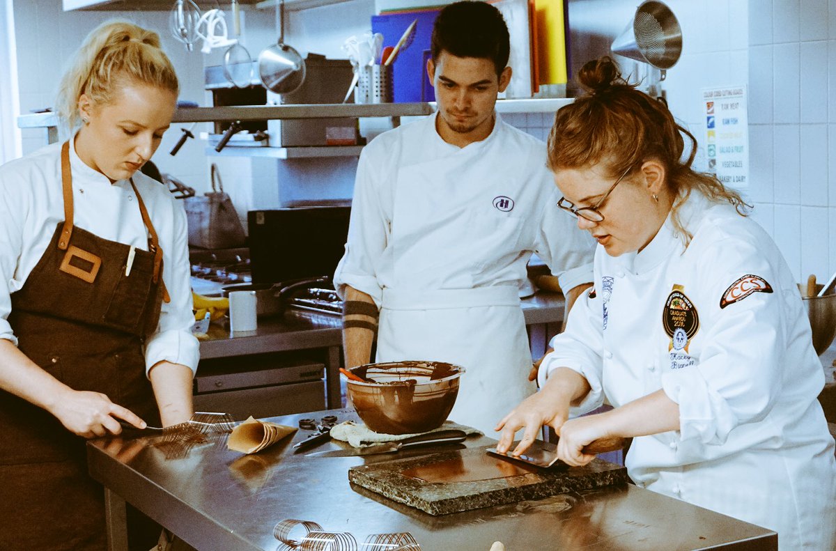 Delighted to welcome last year's Highest Achiever <a href="/BignellKacey/">Kacey Bignell</a> to inspire the finalists at #CGCGradAwards Pastry Mentor Day! #winner 🇬🇧🍫🙌