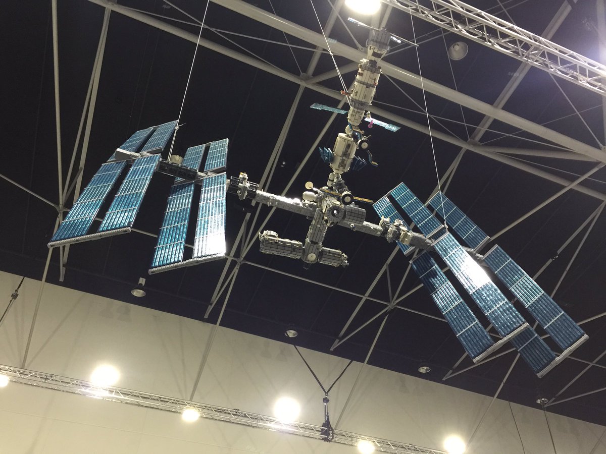 H3L3NB's tweet photo. The Intl Space Station is in Perth...in #LEGO form. Can't see #robonaut though #BrickmanWonders @pcec https://t.co/guvdbmPJyD