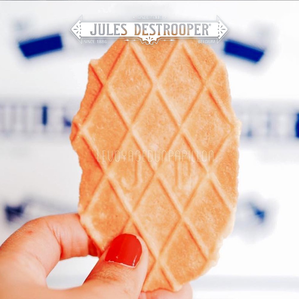 Jules likes to keep things sweet and simple, and clearly so does @_levoyagedunpapillon all the way in Peru! #julesdestrooper #biscuits #love