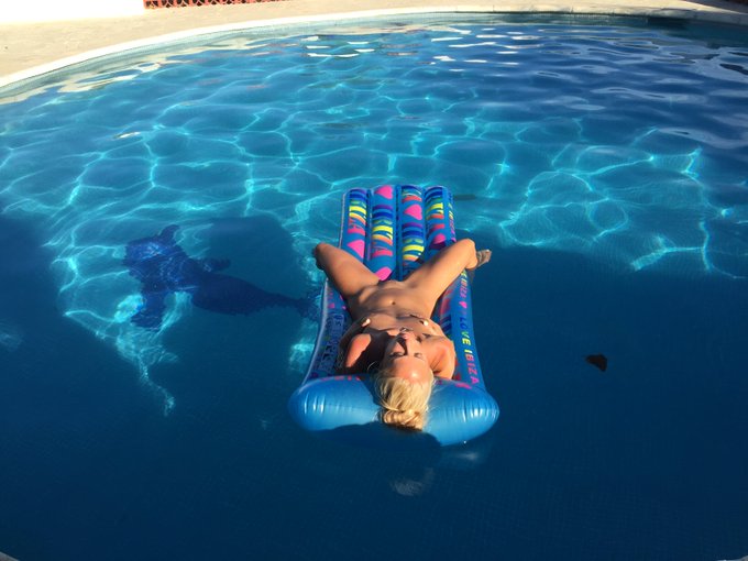 pooltime! #sun #sexy #naked https://t.co/hQ9FzU8vxr<a href="/tag/sun"class="tags">#sun</a><a href="/tag/sexy"class="tags">#sexy</a><a href="/tag/naked"class="tags">#naked</a>