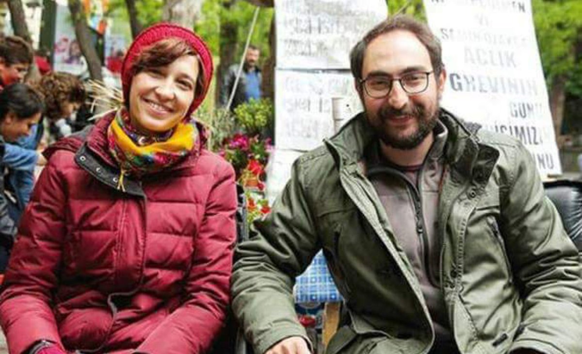 Bir de
Bir Kavga Var ki
Adı Yaşamak,
O Kavgadan Vazgeçmeyin 
Çocuklar...
___Hasan Hüseyin Korkmazgil

#NuriyeAndSemihMustLive