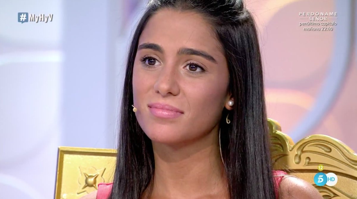 myh_tv's tweet photo. ¡Empezamos! #MyHyV 👏🏼 Hoy habrá mucha tensión en el trono de Claudia... 😱💔 Síguenos en directo -> https://t.co/lUGW4UAvV9 https://t.co/0Ucr2d0B4Y