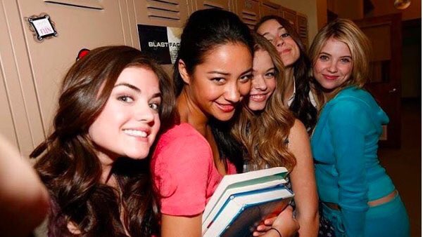 prettyliarsclue's tweet image. #HappyPLLDay #PLLForever  @lucyhale @SashaaPieterse @shaymitch @AshBenzo @SleepintheGardn @imarleneking @PLLTVSeries #PLLFamily #PLLChat