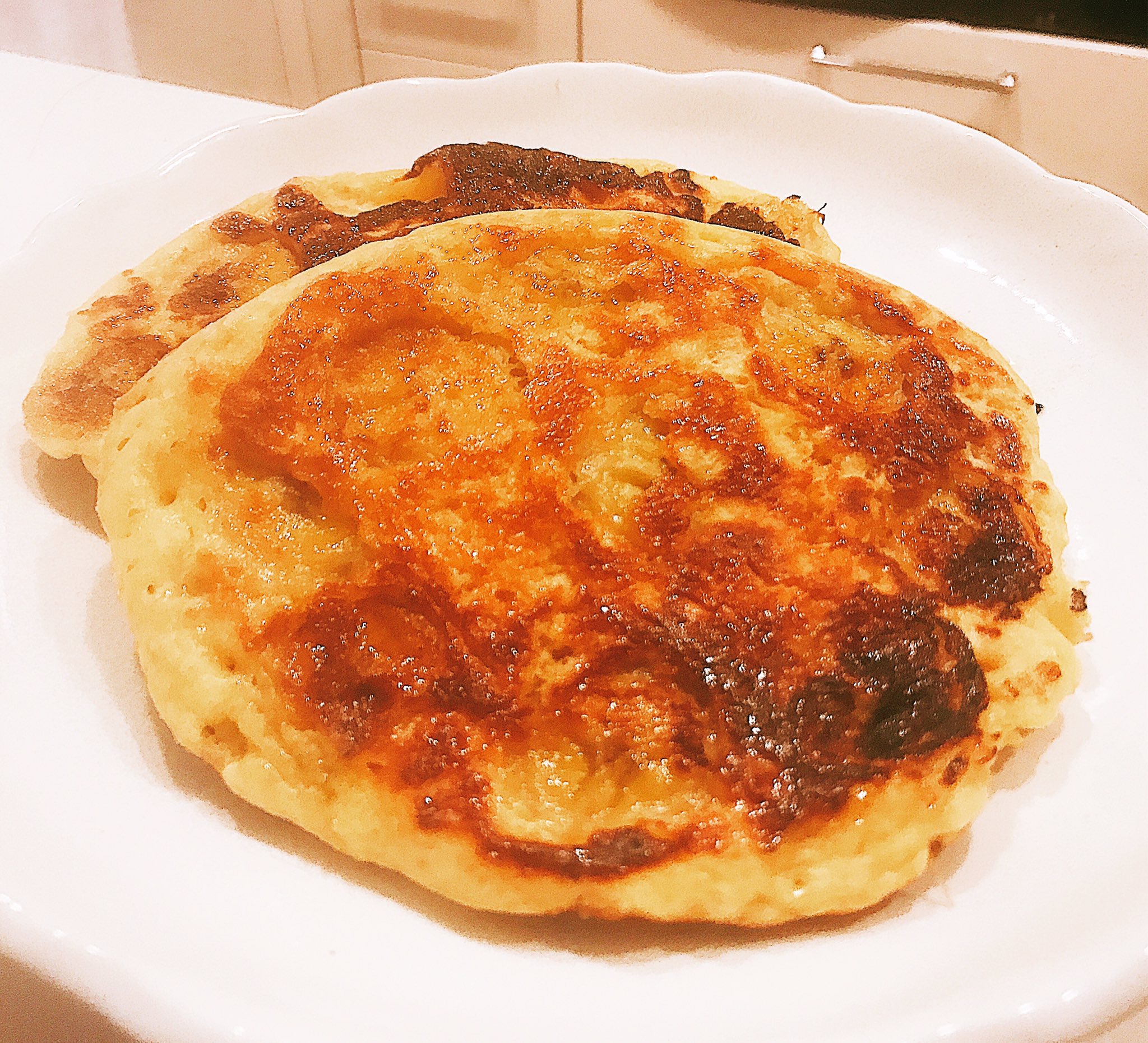 にゃるまー 期間限定通販 朝ごはんに作ったバナナパンケーキがカロリー爆弾だけどほんとに美味しかった 生地に潰した バナナ入れて 表面に輪切りにしたバナナ並べてバターと三温糖でキャラメリゼしてしてカリカリにしてあるのです T Co