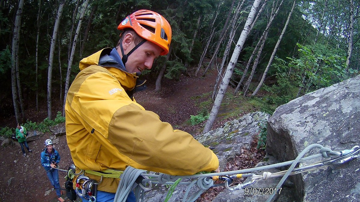AlpinaGuide's tweet photo. Обмен опытом горных гидов представителей #RMGA (Россия) Роман Городищенский и Максим Фойгель, и #KGMA (Киргизия) Рома Романов. https://t.co/qFAXp8puse