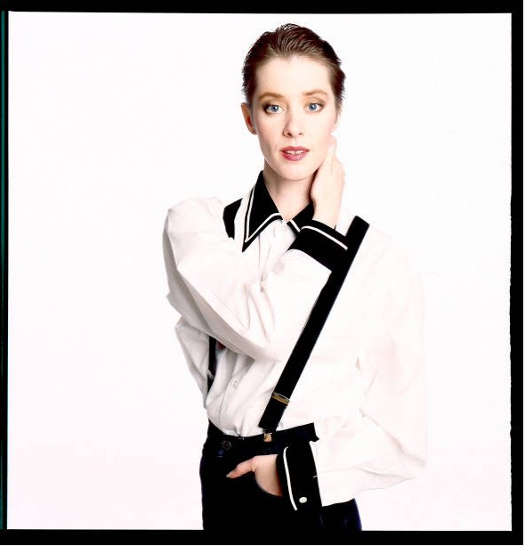 Happy birthday Suzanne Vega
Photo: Deborah Feingold, 1987
Toms Diner:  