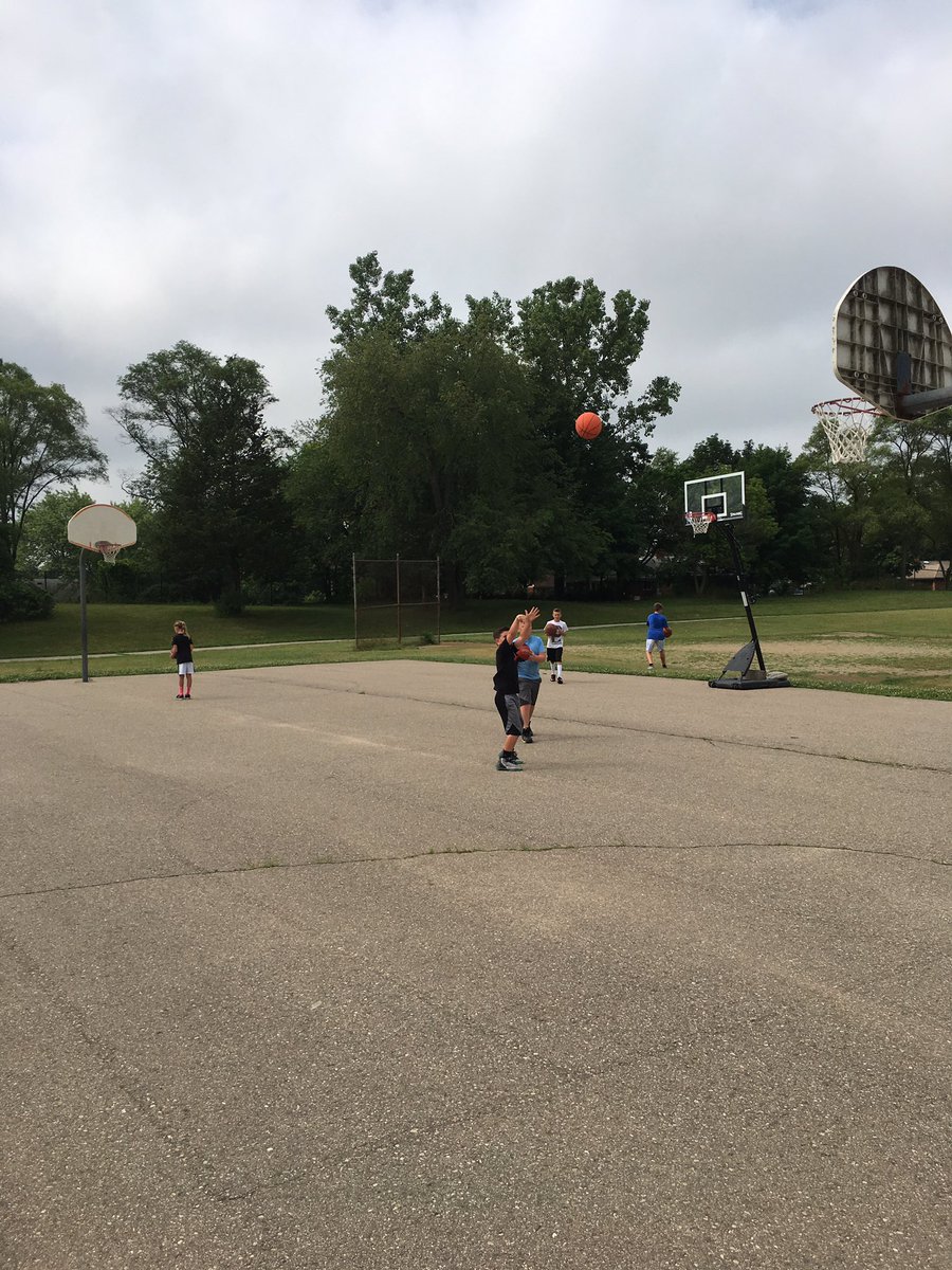 CoachBrugger's tweet photo. Coach Lutz and I had a ton of fun at our first Inspire U Skillz session! Five more weeks to go. Boys and girls all ages are welcome! #work https://t.co/e5NEBn9nrI