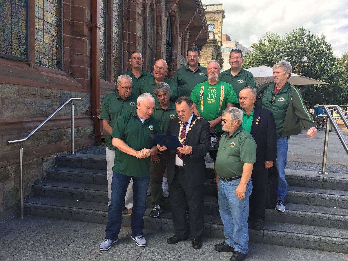 mayordcsdc's tweet image. Great to meet #FriendlySonsofStPatrick from #NewBedford in #derry today