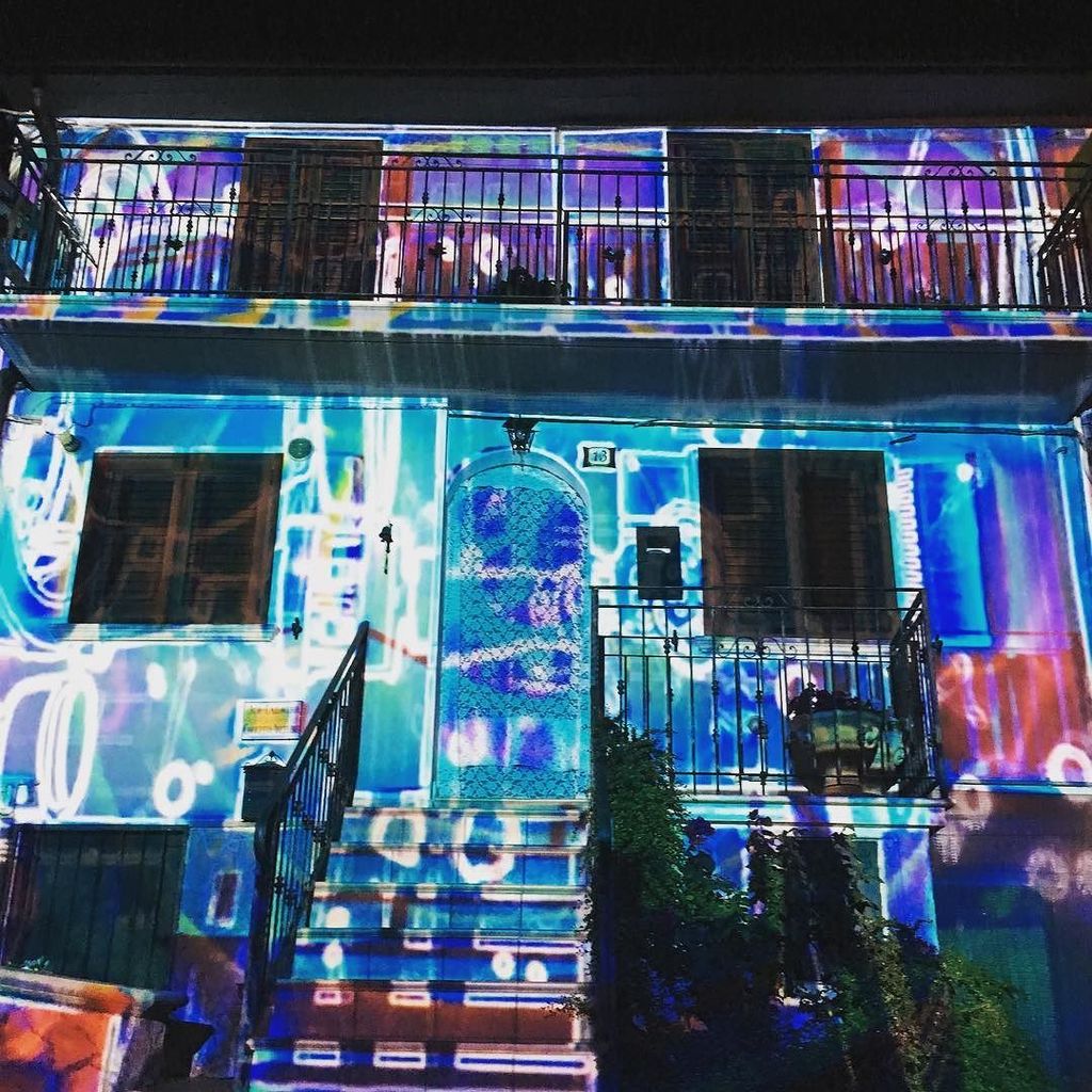 FabrizioArduini's tweet image. #coolframe #magichouse #videomapping #nofilter #art #borgouniverso