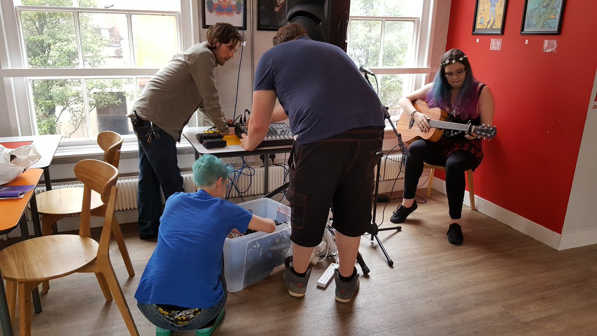 Live acoustic goodness from @Confetti_ICT in t minus 33 minutes #seeyouinhalfanhour