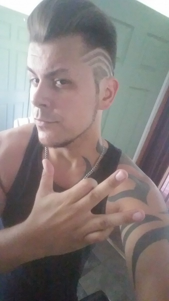 KyleCaine's tweet photo. I'd say I'm all set to go for tomorrow! Yo @vanillaice I'm ready brother! It's all about #GettingInWhereUFitIn #SupportYourFavoriteRapper ๐๐ https://t.co/Vfm4NHG326