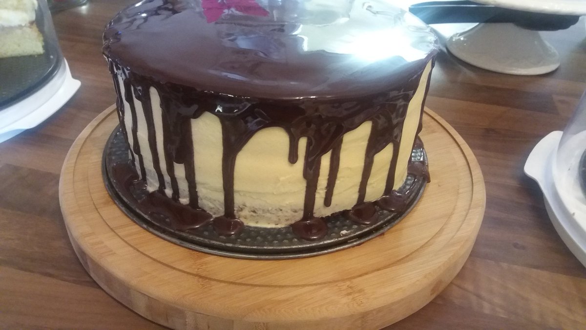 flutterbiesgy's tweet image. All our cakes tray bakes and scones are home made by us. Try our chocolate cake with salted caramel butter cream and chocolate drizzle glaze