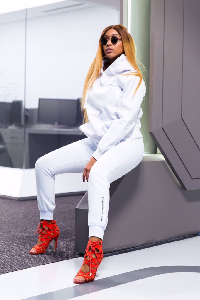 familytreeworld's tweet photo. New Minimalistic Tracksuits available for purchase now .@Shop_FamilyTree!!! Availble in 4 colours!!! Get yours before they sell out 🔥🔥🔥🔥🔥 https://t.co/QQaFuyIxWi