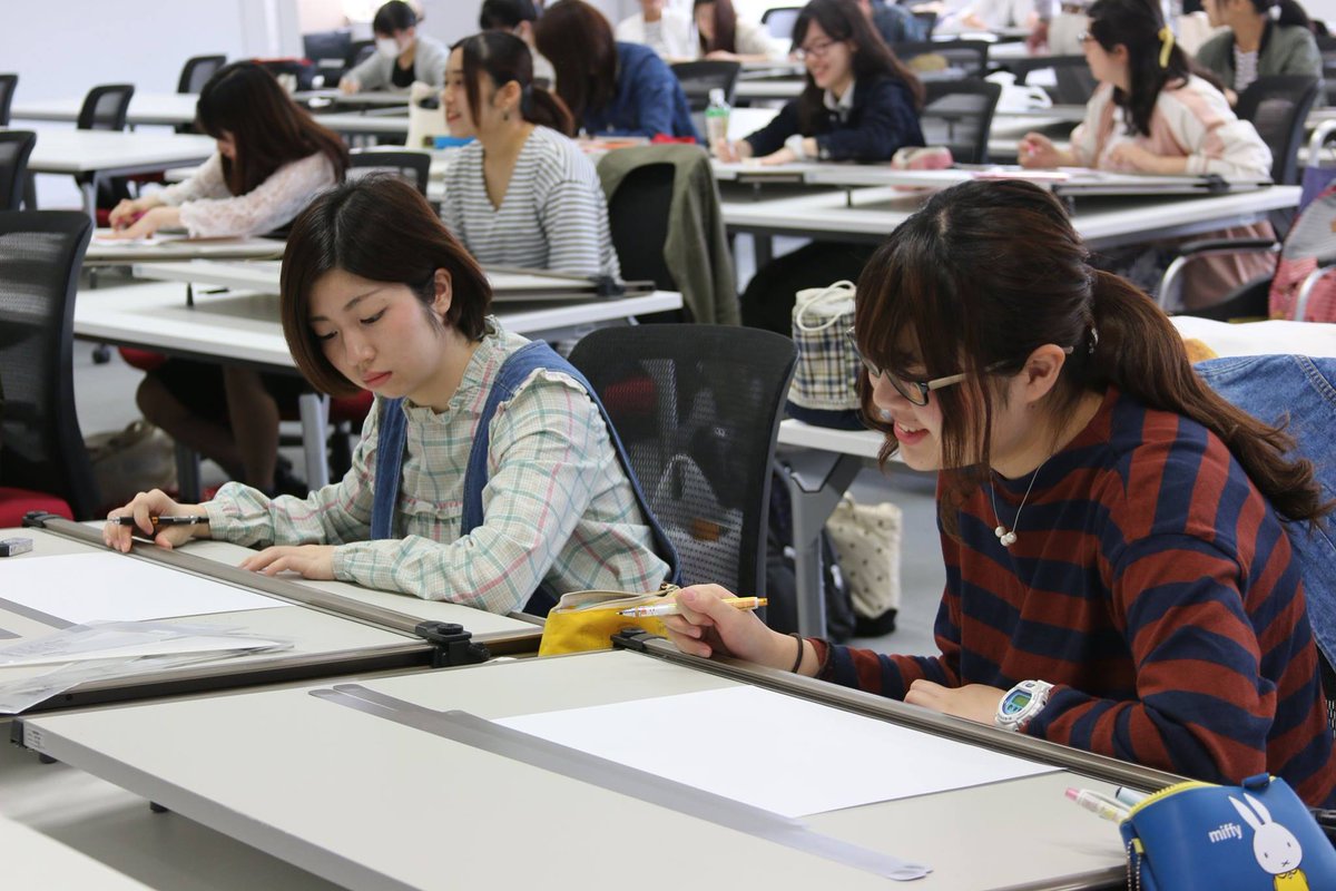 Zoukeidesign A Twitter 立体を描く2つのアプローチ オープンキャンパス 7月16日 日 午前の模擬授業は 図学 2年生開講 工学的アプローチで立体を表現する技法を学びます 午後は デッサン 1年生開講 の授業体験 美術的アプローチで同じく立体を表現する技法