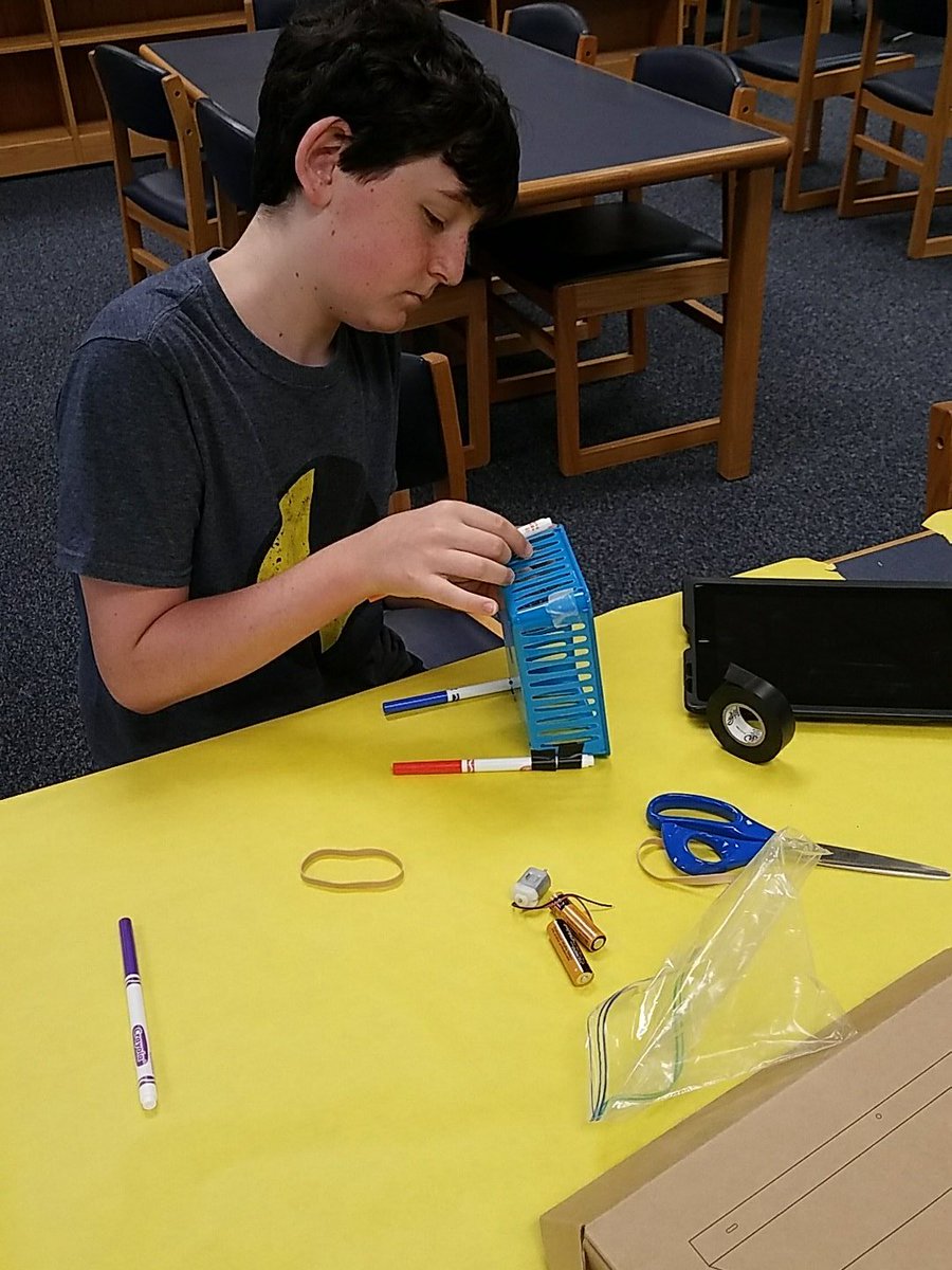 SondraAyscueFCS's tweet photo. Building has begun at Innovation Camp @LouisburgHSFCS #scribblemachines @mrchuckelliott @KMeyering @TechSavRichards @CathyMPalmer https://t.co/sOuvg2JVqZ