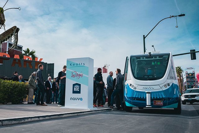 Maxfouki's tweet photo. Will Commercial Fleets or Consumers Adopt #SelfDriving Technology First? https://t.co/xPc48RoSeO #employee https://t.co/EHJIHzxaHO