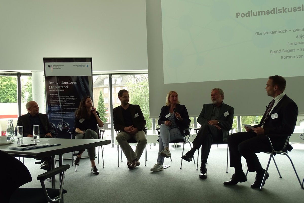 InnoDigicraft's tweet photo. Podiumsdiskussion bei der #Innovationskonferenz von #InnoDigicraft #Aachen https://t.co/FFxPLvA1uO