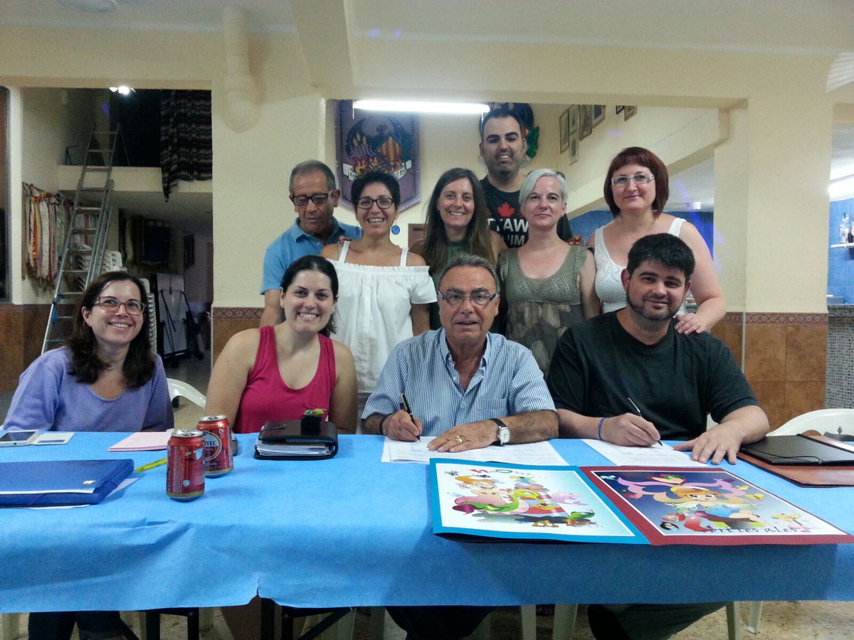 FallaSeneca's tweet image. Hace unos días, renovamos el contrato con nuestro artista @vicenteFLorenzo 
En breve mostraremos los bocetos de las dos fallas para 2018