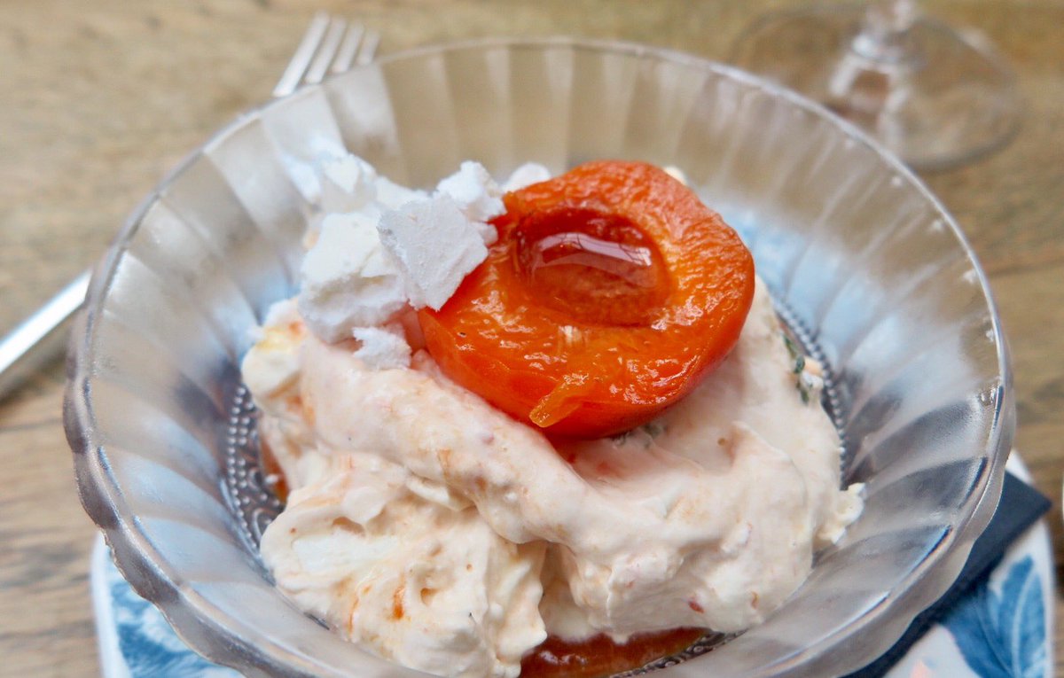 A decadent finale to a satisfying lunch in this stunning New Forest hotel <a href="/limewoodhotel/">Lime Wood & Herb House</a> <a href="/hhandco/">Hartnett Holder & Co</a> #etonmess #dessert