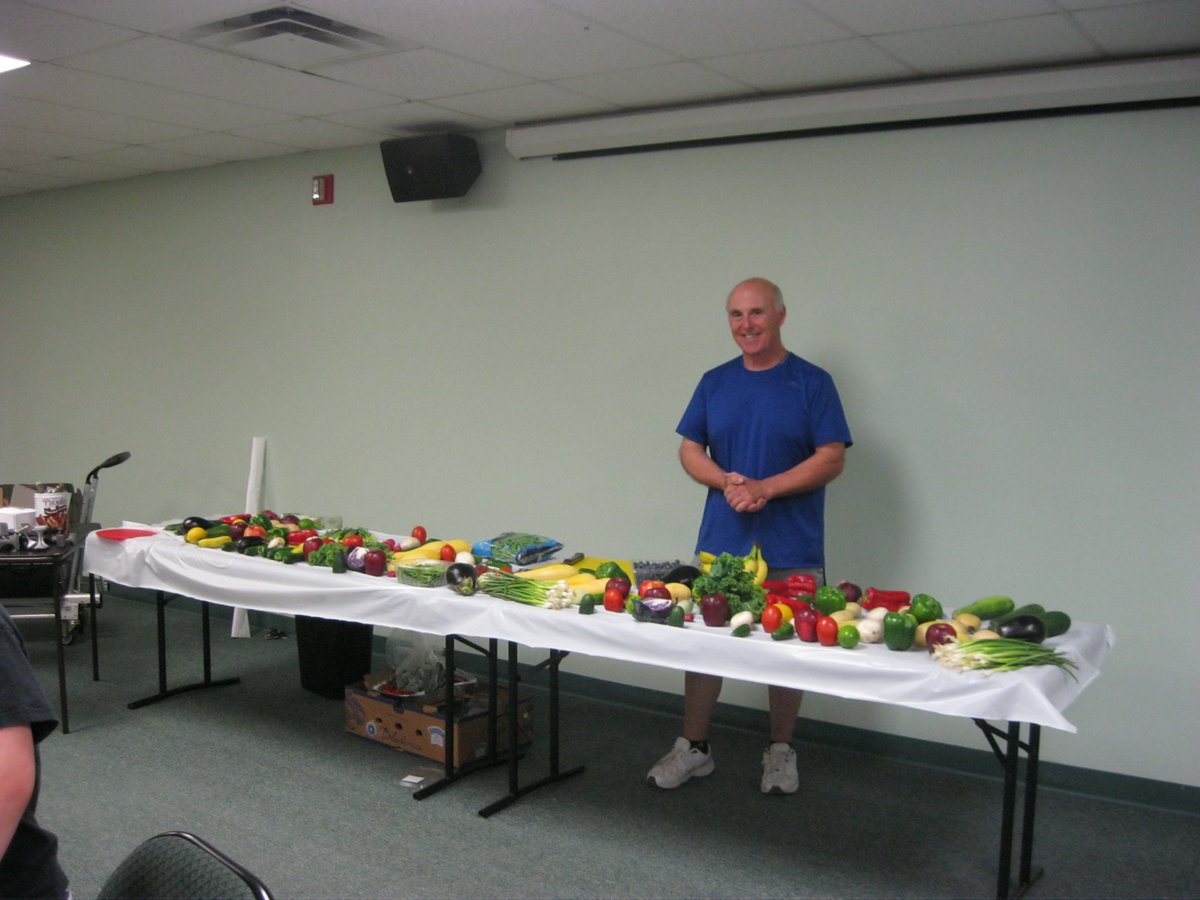 Matt_Library's tweet image. Chef Rob provided plenty of veggies for our Family Veggie Creation night!