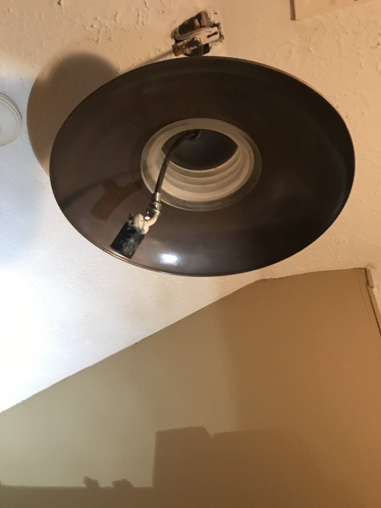 UniqueMaintena2's tweet photo. Need light fixture repairs or ceiling fan installations?  We can help!! #lighting #ceilingfans #upgrades #repairs #fortbend #sugarland https://t.co/sR2Yp4nERM