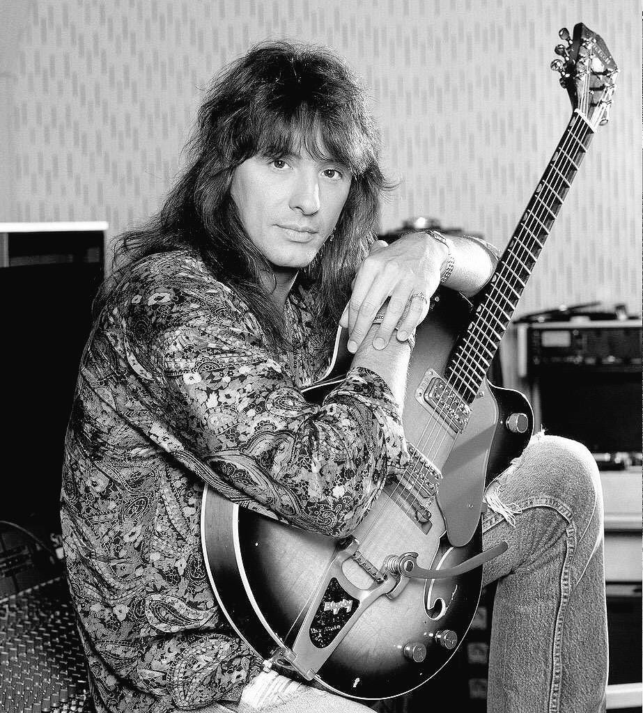 Happy  birthday  richie  sambora.      please  come  back  to  japan. 