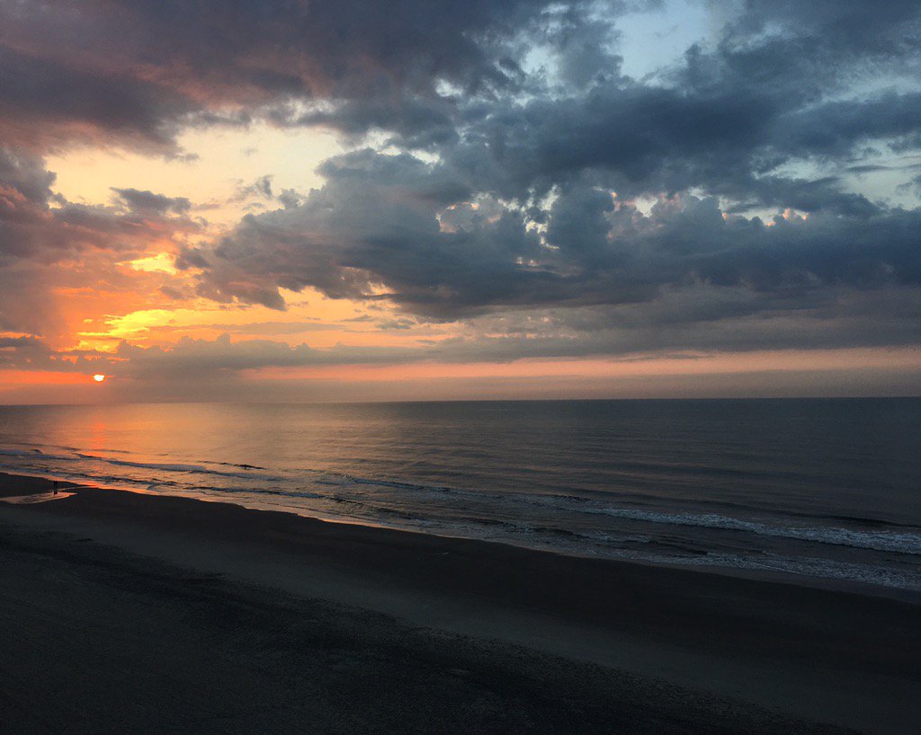 MyMyrtleBeach's tweet photo. It's a beautiful day for the beach in #MyrtleBeach! Join us at 10:30 am EST on Facebook Live to see for yourself! https://t.co/ZPI6XcLdiX