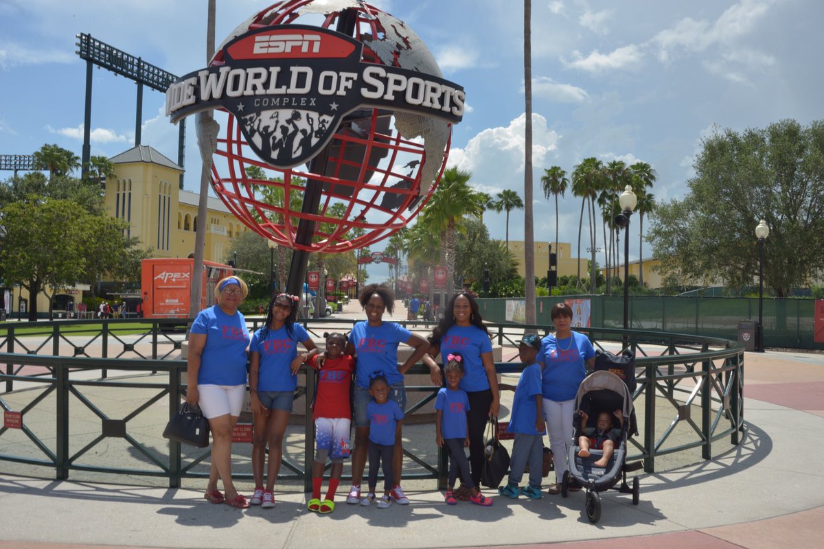 johnson_fam83's tweet photo. Pre-game family pics #fbceclipse #fbcstrong #espnworldwideofsports #orlando #aaubasketball #familyfirst #thefinest #disneyworld #royal https://t.co/N5rTsKJxoG