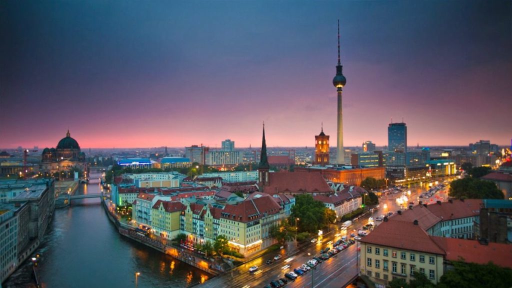 NonSoloTuristi's tweet photo. Berlino in 3 giorni: cosa fare e vedere – Diario di viaggio https://t.co/rJA5LixZfl https://t.co/qxSV18XyIz