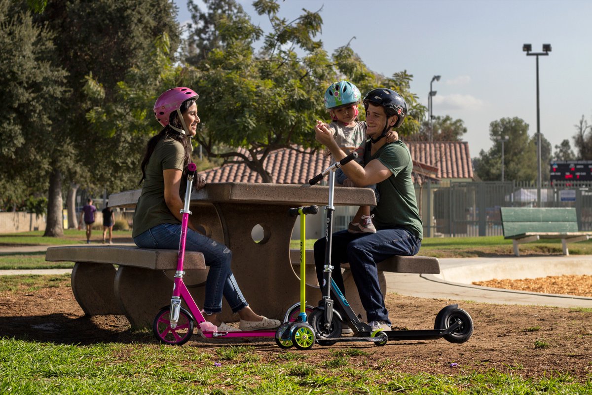Razor_FR's tweet image. C'est parti pour un week-end à rider en famille ! 🛴