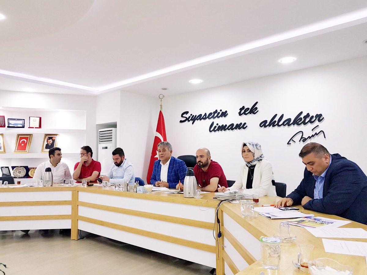 DeryaBacac's tweet photo. Ana Kademe Yönetim Toplantımızdayız. ��lçe Bşknmz @sdemirci24 byn Başkanlığında İl Sorumlumuz @uzeyir44 byn katılımı ile toplntmz devam edyr. https://t.co/EyopGoGQdA