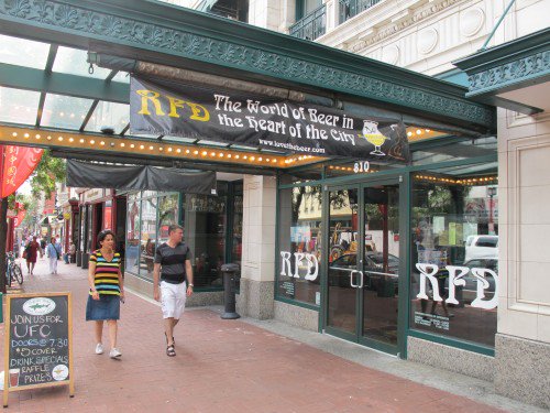PoPville's tweet photo. Holy Smokes ANOTHER sudden closure!! After 15 Years RFD Closes in Chinatown https://t.co/6RWyyF66Um https://t.co/loDmHJHrnc