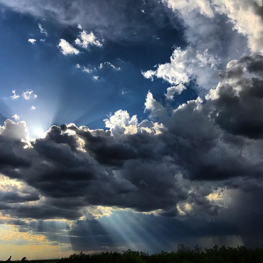 bellusphoto's tweet photo. Sometimes you just have to get out and drive for awhile. #texas #miniroadtrips #clouds #sky #iphone7plus #BellusPh… https://t.co/DPaX2Lf3Qv https://t.co/LrjtjjuMTQ