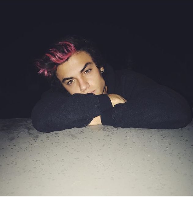 Hey my names jack.
Just a big weirdo🤓
Single😉
Rt/Like