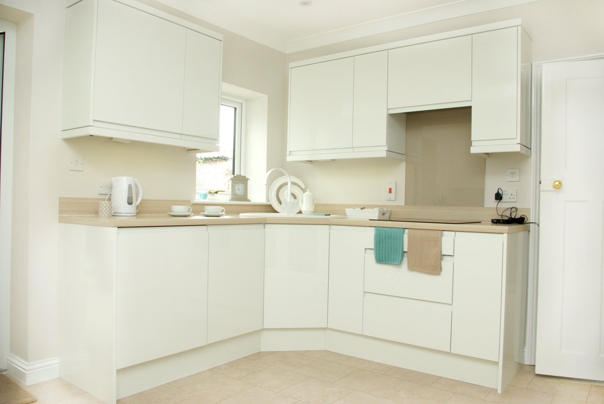 TriAngliaDesign's tweet photo. Another happy customer with an Integra Gloss White Kitchen #jjoplc #colonialkitchen https://t.co/KRf0YAJaRZ
