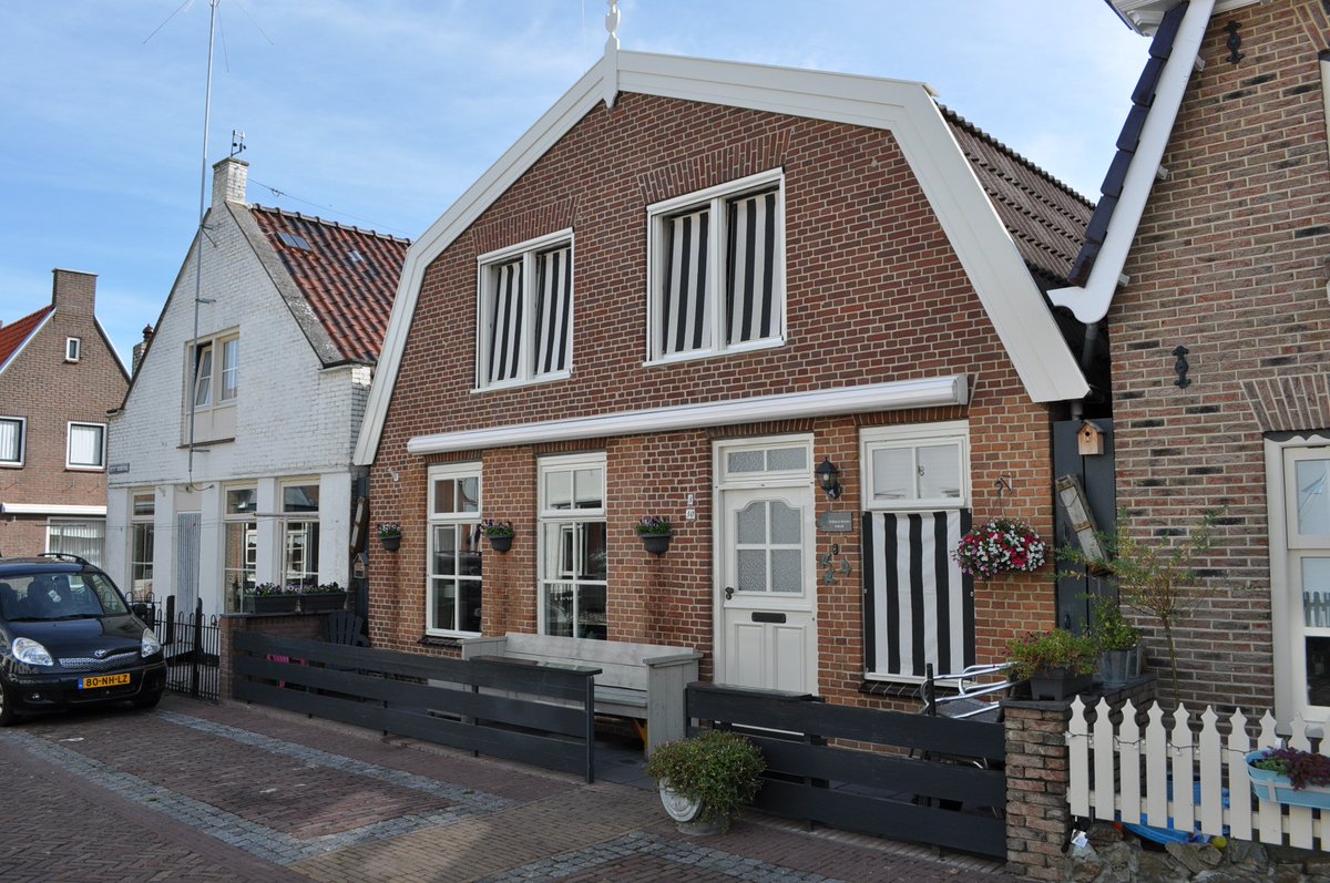 Te koop: Wijk 3-30
Vraagprijs € 235.000,-  k.k. 
Voor meer info check onze site: goo.gl/Atyyhu