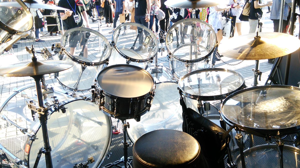 Junko ライブ終わりました アコースティックバージョンなので いつもより私達の歌声が届きそうな気がします 写真は 昔yoshikiさんが使っていたドラムをyoshikiさん側から撮ったものです Xjapan 大阪城ホール