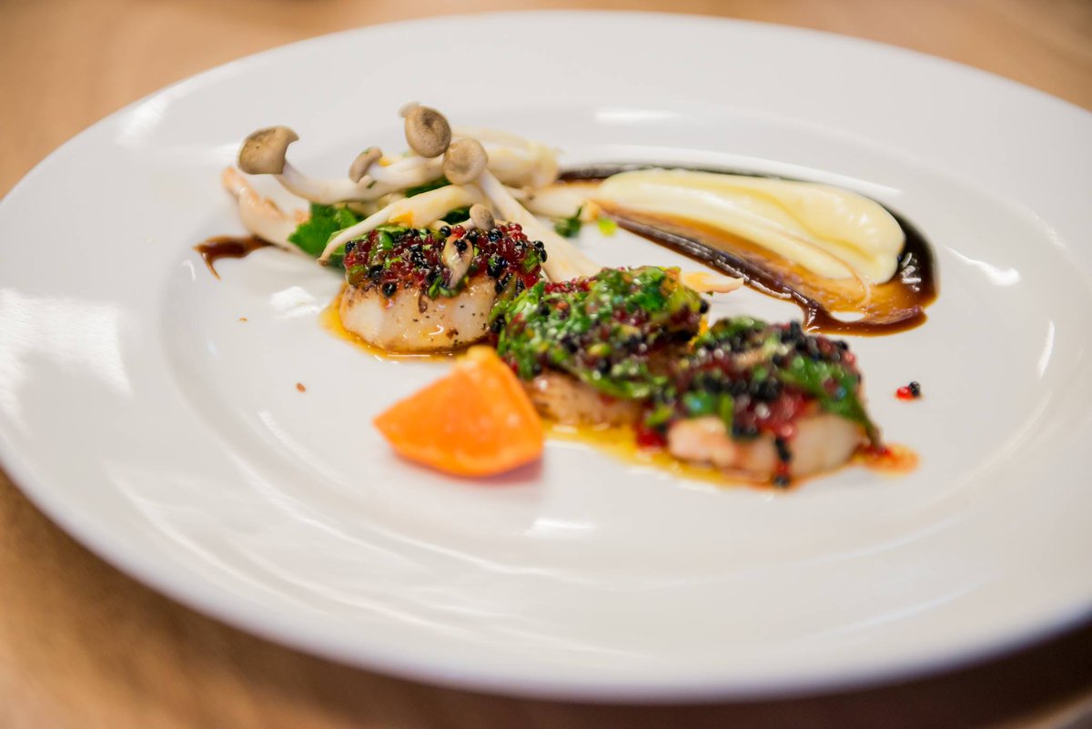 Recette parfaite du chef <a href="/apollo1333/">Giovanni Apollo</a> en cette chaude journée d'été 😋Pétoncles et salade de champignons au caviar 👉 bit.ly/2t0slxD