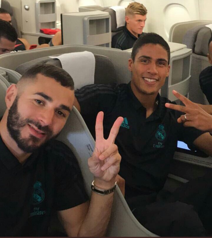 LeKouss's tweet photo. Avec accord de mes parents, je peux à nouveau poser sur les réseaux avec mon sulfureux ami ! #2ansAprès #Blanchi #Twix
#TweetCommeVarane https://t.co/eUuJTUlmIc