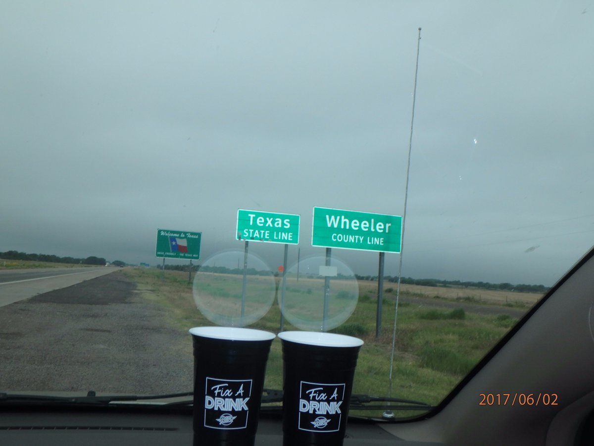 PurpleSigLadyLA's tweet photo. #FixADrink #@janson_chris #TexasSateOfMind #TexasStateLine #2ndAdmendmentCowboy #WillieNelson #FixADrinkCupVaca2017 #WheelerCountyTexas https://t.co/Mt8ZODWgYL