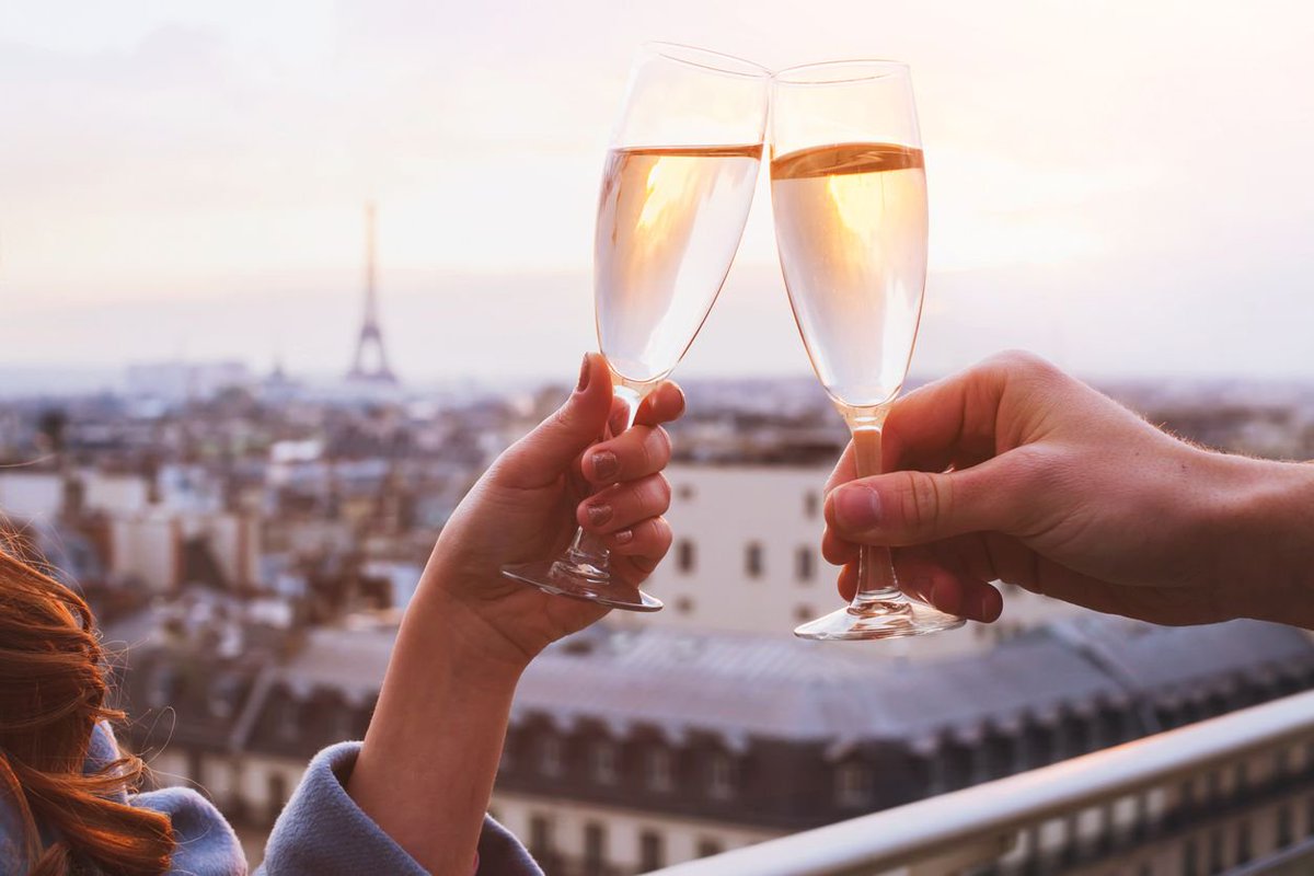 FundRadar's tweet photo. French fund industry surges on news of Macron's win; May's €3.5bn inflow into long-term funds is best result in 10 years #FRSecondSight https://t.co/Zce0gofBQH